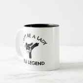 Karate: Sei keine Dame eine Legende Zweifarbige Tasse (Vorderseite Links)