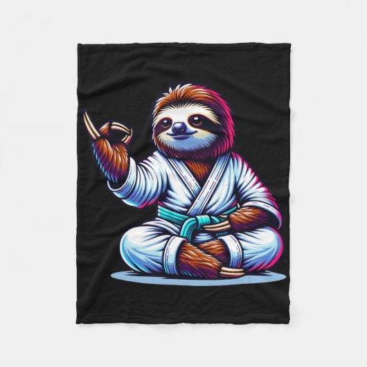 Karate Sloth Embracing Calm Serenity Fleecedecke (Vorderseite)