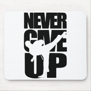 Karate-T-Shirt Nie Aufgeben Mousepad