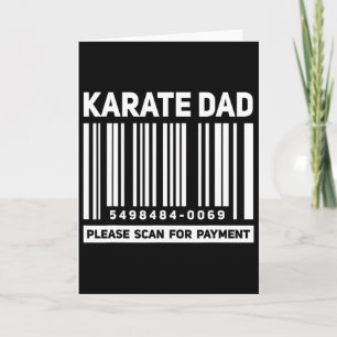 Karate-Vater scannt zur Zahlung Lustiger Rcode Vat Karte