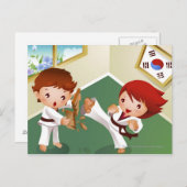 Karatejunge halten hölzern mit anderen, die es postkarte (Vorne/Hinten)