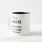 Karatlehrer Zweifarbige Tasse (Vorderseite Links)