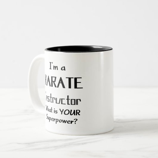 Karatlehrer Zweifarbige Tasse (Vorderseite Links)