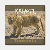 Karatu Tansania Africa Kühlschrankmagnet Lion Cub (Vorne)