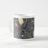 Karbonatsfelsen mit Fossilien Kaffeetasse (Vorderseite Links)
