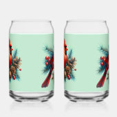 Kardinal auf der Kiefernabzweigung mit den Winterb Dosenglas (Links)