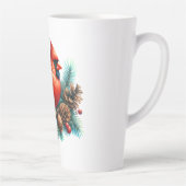 Kardinal auf der Kiefernabzweigung mit den Winterb Milchtasse (Rechts)