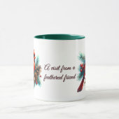 Kardinal auf der Kiefernabzweigung mit den Winterb Tasse (Zentrum)