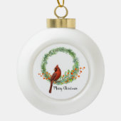 Kardinal auf einem Kranz Schneeflocke Gerahmte Ver Keramik Kugel-Ornament (Vorderseite)