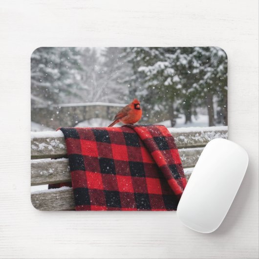 Kardinal auf einer schneebedeckten karierten Decke Mousepad (Mit Mouse)