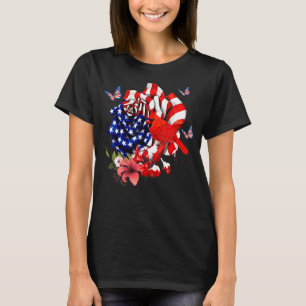 Kardinal Bird Stolz und Rose amerikanische Flagge  T-Shirt