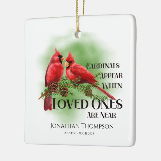 Kardinal erscheinen, wenn Liebende in der Nähe des Keramikornament (Links)