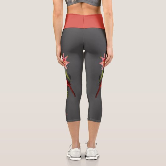 Kardinal Hummingbird mit Pink Lily Personalisiert Capri Leggings (Rückseite)