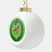 Kardinal mitten in der Weihnachtskranz Keramik Kugel-Ornament (Rechts)