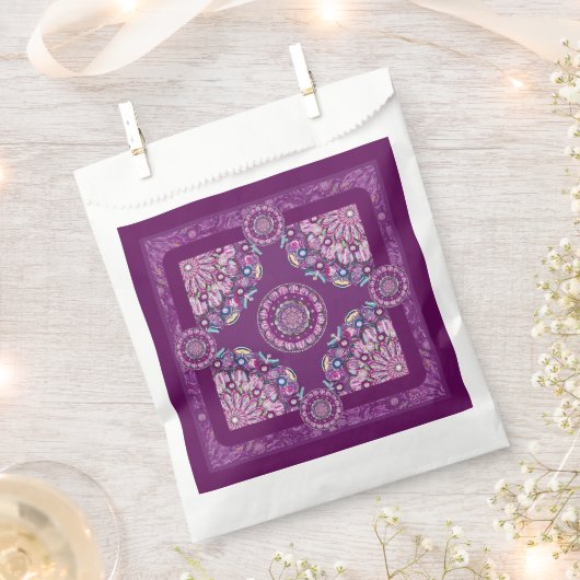 Kardinal Red Rosace Geschenktütchen (Ausgeschnitten)