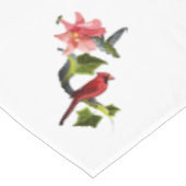 Kardinal und Hummingbird mit rosafarbener Lilie un Tischdecke (Schrägansicht)