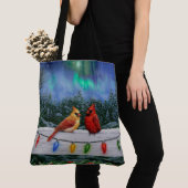 Kardinal und Weihnachtslicht Winterschnee Tasche (Von Nahem)