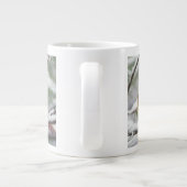 Kardinal von Frauen im Norden in Schneekiefern, Jumbo-Tasse (Rückseite)