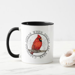 Kardinäle erscheinen, wenn Engel nahe Gewohnheit Tasse