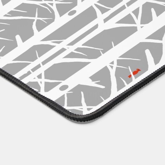 Kardinäle in den Birkenbäumen in Hellgrau Schreibtischunterlage (Ecke)