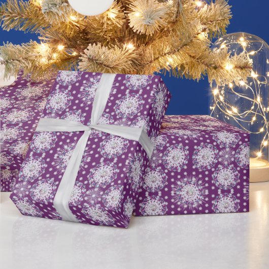 Kardinalrot-Rosette & Schneeflocke Geschenkpapier (Feiertage)
