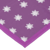 Kardinalrot Rosette & Schneeflocke Tischdecke (Schrägansicht)