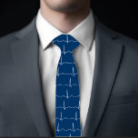 Kardiogramm EKG-Muster des Arztes Krawatte<br><div class="desc">Kardiogramm-EKG-Muster für die kardiologische Krawatte des Arztes. Passen Sie die Hintergrundfarbe an und ändern Sie sie,  falls gewünscht. Auf beiden Seiten der Krawatte bedrucktes Design. Ein Elektrokardiogramm (EKG / EKG) ist eine elektrische Aufzeichnung des Herzens und wird zur Untersuchung von Herzkrankheiten verwendet.</div>