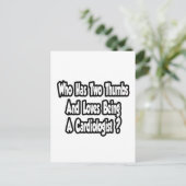 Kardiologe Joke... Zwei Daumen Postkarte (Stehend Vorderseite)