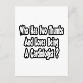 Kardiologe Joke... Zwei Daumen Postkarte (Vorderseite)