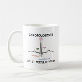 Kardiologen tun es mit Rhythmus (ECG/EKG) Kaffeetasse (Links)