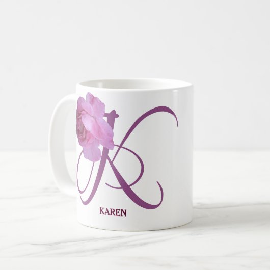 Karen-Name Monogramm Rosa Rosa Blütenblüte Kaffeetasse (Vorderseite Links)