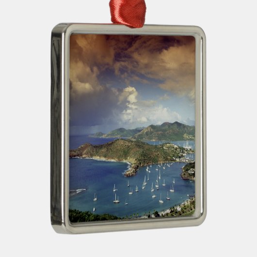 Karibik, Antigua. Silbernes Ornament (Rechts)