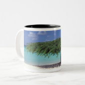 Karibik, Aruba. Adlerstrand Zweifarbige Tasse (Vorderseite Links)