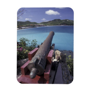 KARIBIK, St. Barts, Kanone zielt in die Bucht von Magnet