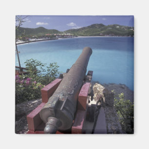KARIBIK, St. Barts, Kanone zielt in die Bucht von Magnet