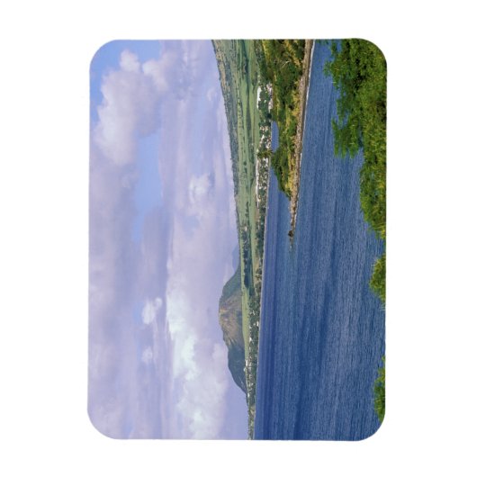 Karibik, St. Kitts, Roseau. Küste. Magnet (Vertikal)