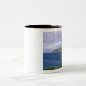 Karibik, St. Kitts, Roseau. Küste. Zweifarbige Tasse (Mittel)