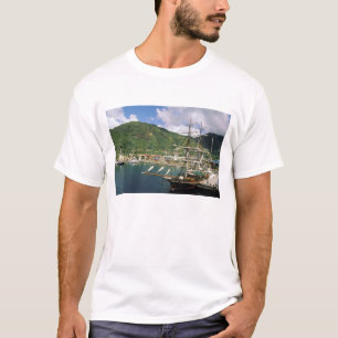 Karibik, St. Lucia, Soufriere. Boote in T-Shirt