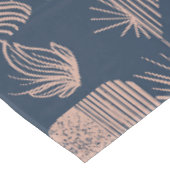 Karibischer Stammbaum: Navy Blue, Pink Tischdecke (Schrägansicht)