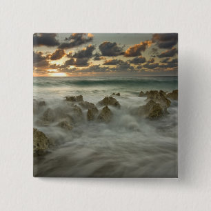 Karibisches Meer, Cayman Islands. Brechende Wellen Button