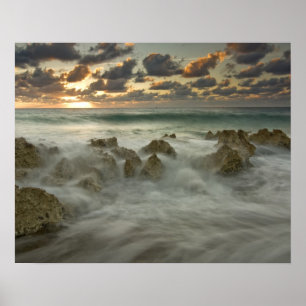 Karibisches Meer, Cayman Islands. Brechende Wellen Poster