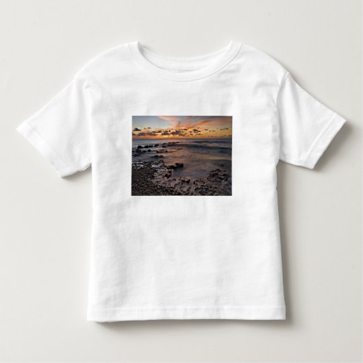 Karibisches Meer, Kaimaninseln. Absturzwellen 2 Kleinkind T-shirt (Vorderseite)