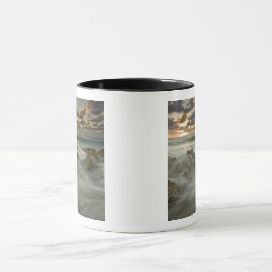 Karibisches Meer, Kaimaninseln. Absturzwellen 3 Tasse (Zentrum)