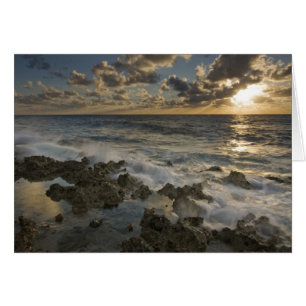 Karibisches Meer, Kaimaninseln. Brechende Wellen 2
