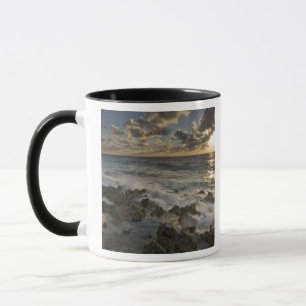 Karibisches Meer, Kaimaninseln. Brechende Wellen 2 Tasse