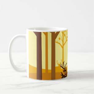 Karibu-Silhouette im Wald am herbstlichen Meer Kaffeetasse