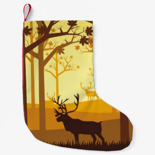 Karibu-Silhouette im Wald am herbstlichen Meer Kleiner Weihnachtsstrumpf