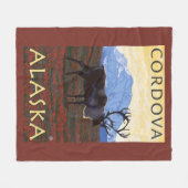 Karibu-Szene - Cordova, Alaska Fleecedecke (Vorderseite (Horizontal))