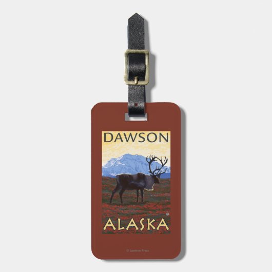 Karibu-Szene - Dawson, Alaska Gepäckanhänger (Vorderseite vertikal)