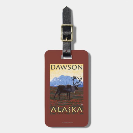 Karibu-Szene - Dawson, Alaska Gepäckanhänger (Vorderseite vertikal)